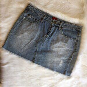 Tilt Distressed Raw Hem Denim Mini Skirt, M